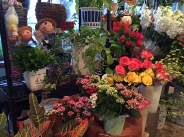「フラワーショップかおる」　（秋田県秋田市）の花屋店舗写真2
